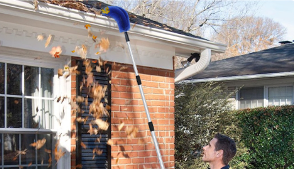 How to Clean Gutters From the Ground Safely and Easily